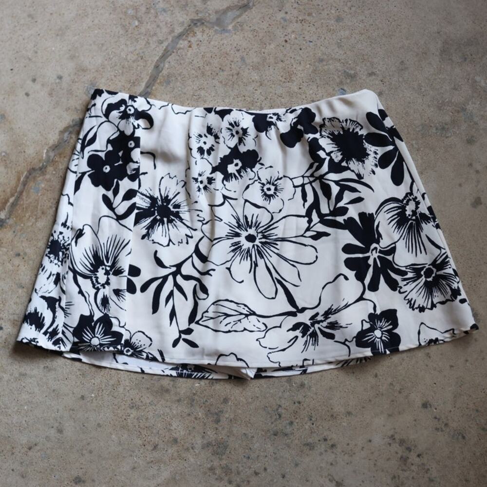 Abercrombie & Fitch Black White Floral Swim Skirt Size M Resort Vacation Preppy